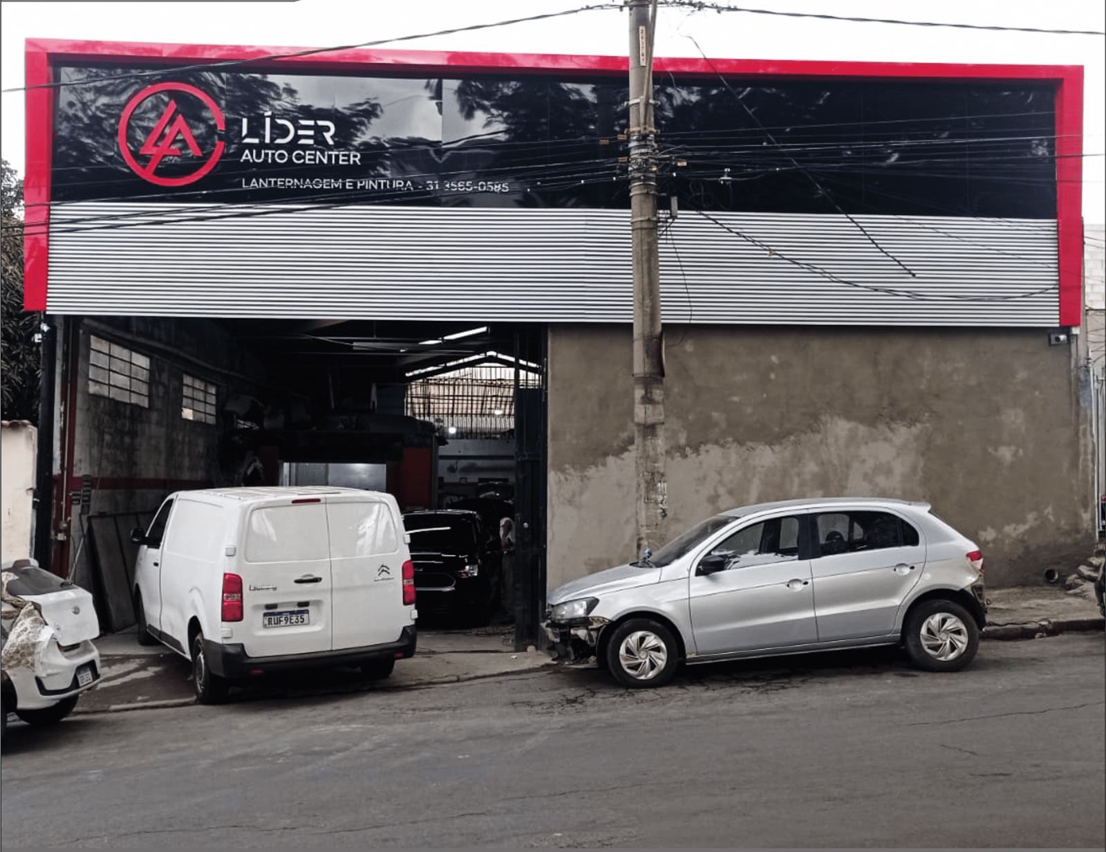 Letreiro em ACM dourado com iluminação embutida, executado pela SMART Placas e Toldos